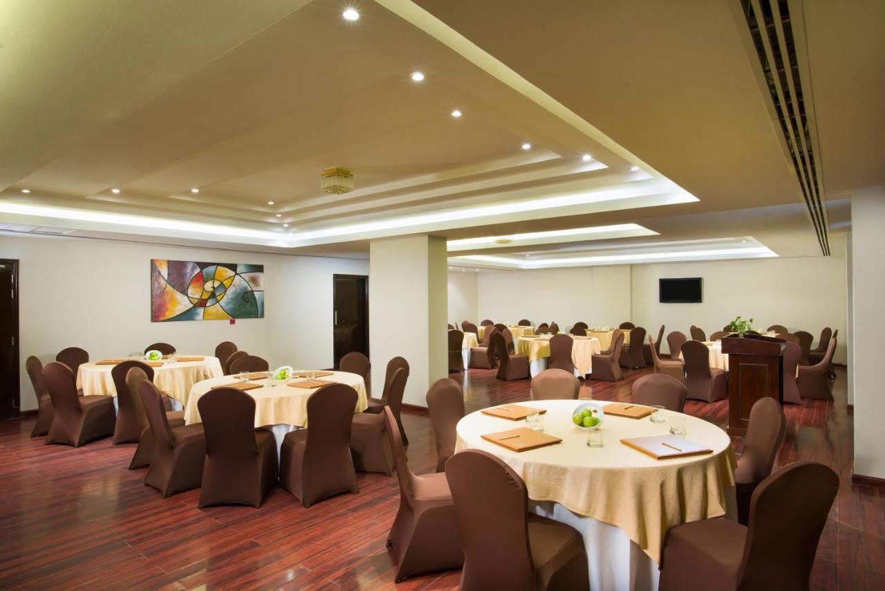 Centara Life Muscat Dunes Hotel Esterno foto